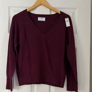 NWT! Old Navy Women's Deep Burgundy V-Neck Sweater
